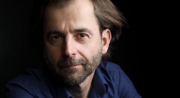 „Több mint egy milliót buktam” – Grecsó Krisztián a pályája elejéről mesélt