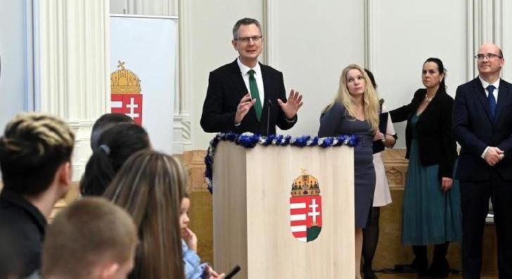 A szolgálat közben elhunytak árváit köszöntötték a Belügyminisztériumban