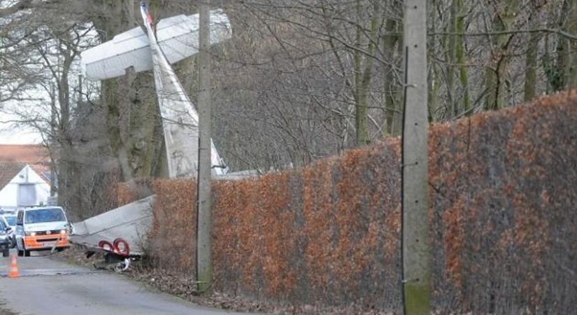 Repülőgép-balesetben vesztette életét a népszerű autóversenyző és családja (videó)