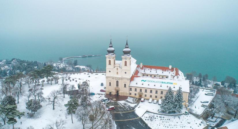 Karácsonytól szilveszterig: ünnepi programkavalkád Tihanyban
