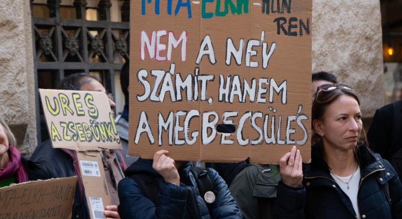 HVG: Fejek hullottak a HUN-REN-ben