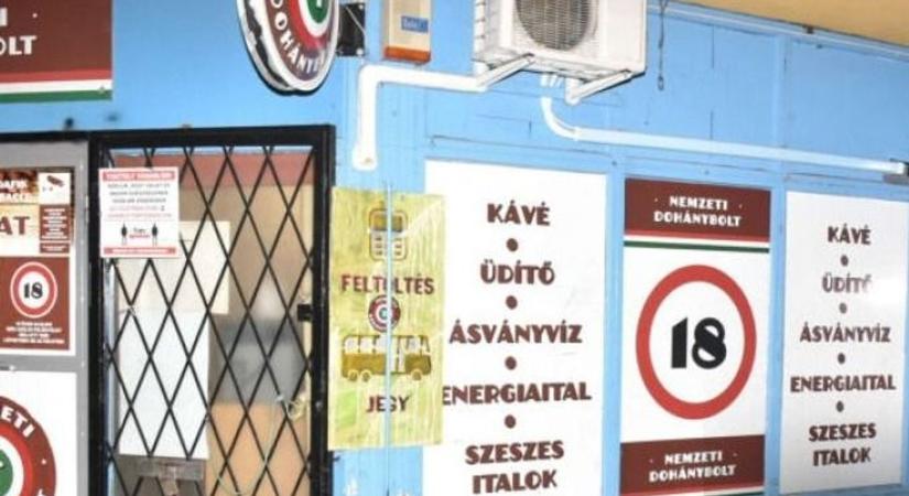 Nem csak pénzt vitt: félelmetes jelenet játszódott le a tatabányai dohányboltban