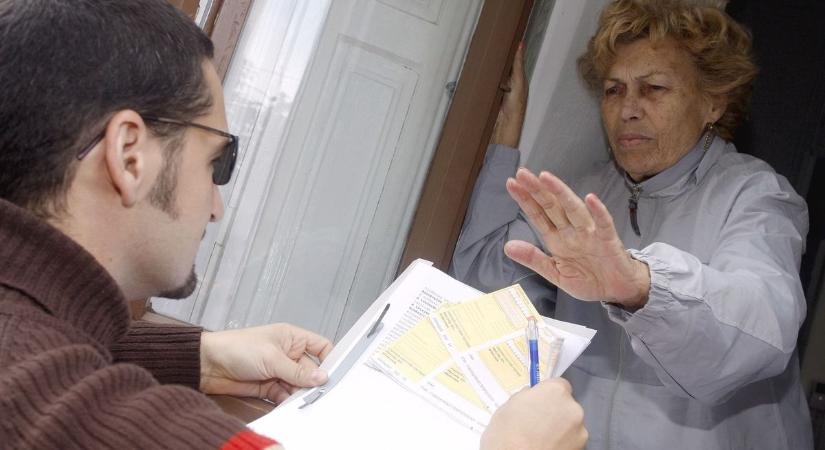 A házalós tukmálás mesterei bukkantak fel Hevesben – nonszensz, mit próbálnak vagyonokért rád sózni