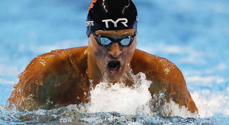 Kitálalt a nehézségeiről a hatszoros olimpiai bajnok úszó, elárverezte több aranyérmét is