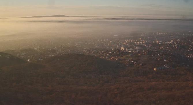Nagyobb részek szabadulnak ki a köd fogságából