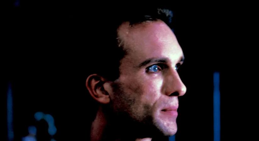 Sokkoló részletek a Ponyvaregény sztárjának halála ügyében: Peter Greene holttestét vér és sérülések borították