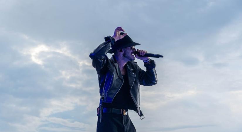 Azahriah-interjúval jelent meg a Fedél Nélkül friss száma