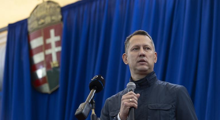 Reagált az államtitkár a gyermekbántalmazásra, részletesen elmondta, mi van a felvételen