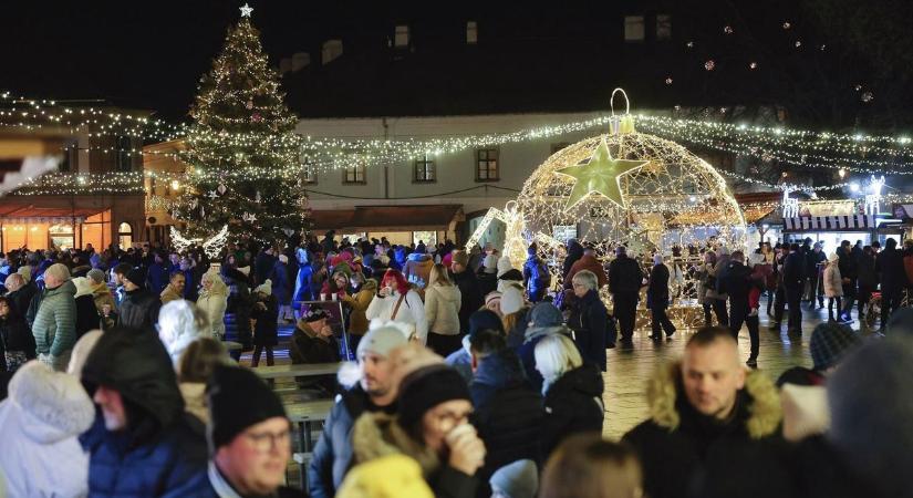 Fényautók, fénytraktorok, ingyenes koncertek! Hatalmasat durran Hevesben az utolsó adventi hétvége