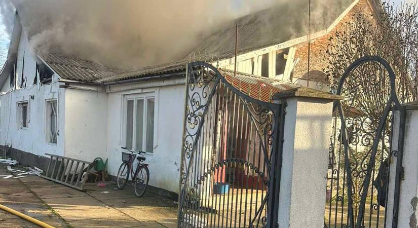 Kályhatűz miatt gyulladt ki egy ház Tiszaújlakon