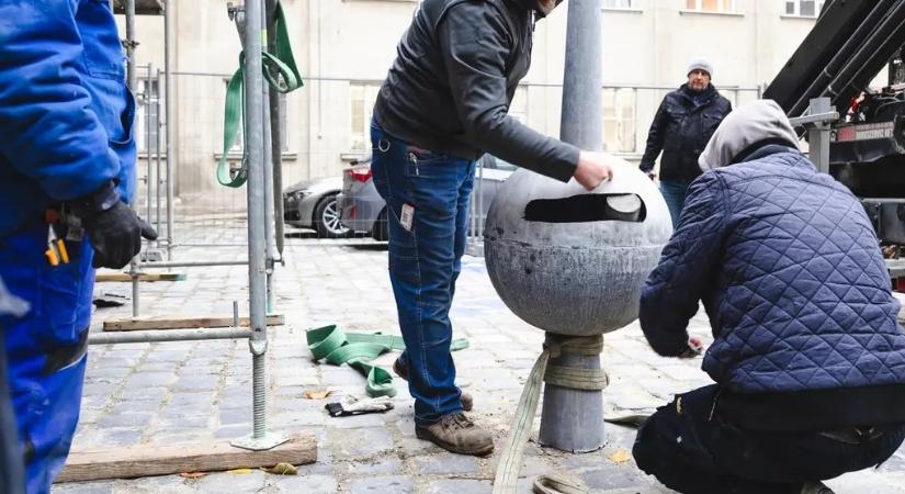 Időkapszulát találtak a Városháza kupolájában