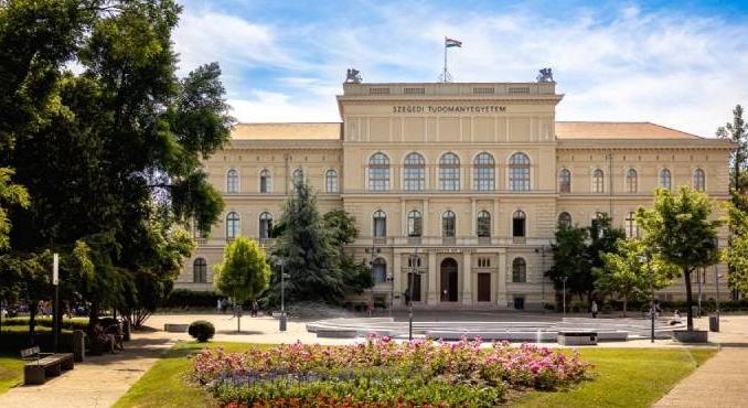 Dékánnak választották meg Bayer Zsolt sógornőjét a Szegedi Tudományegyetemen