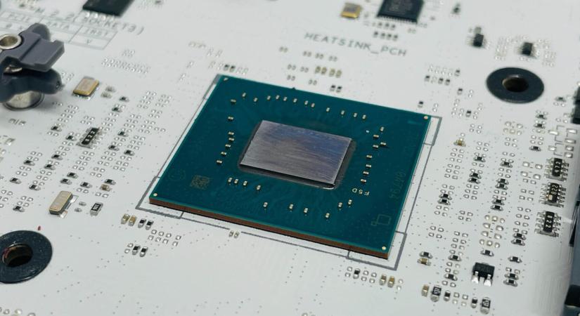 A Samsung gyárthatja az Intel következő generációs, 8 nm-es csíkszélességgel készülő lapkakészleteit?