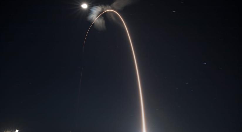 Felrobbanhatott egy Starlink-műhold, visszazuhan a Földre