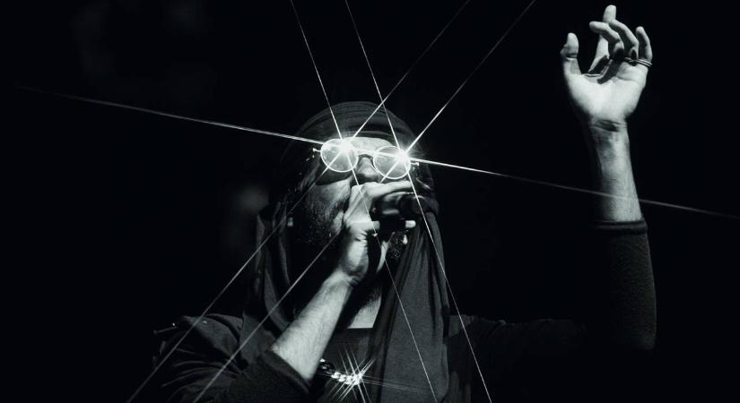 Azariah megtörte a csendet: „Egy évig nem mentem ki a házból…”