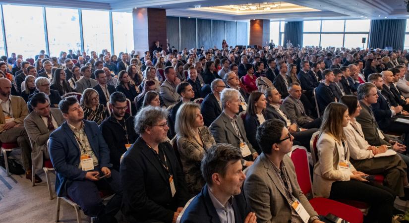 AI a javából  Lépjen szervezetével szintet a szakma csúcsrendezvényén szerzett információkkal!