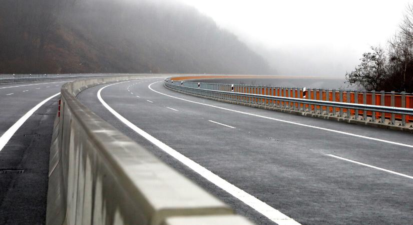 Jelentősen csökkent településeken áthaladó teherforgalom az R2-es új szakaszának köszönhetően