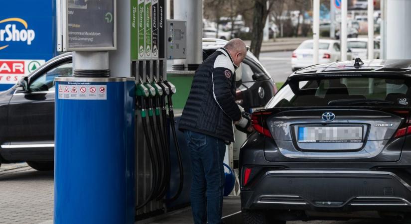 Benzinár-csökkenés jön a kutakon szombattól