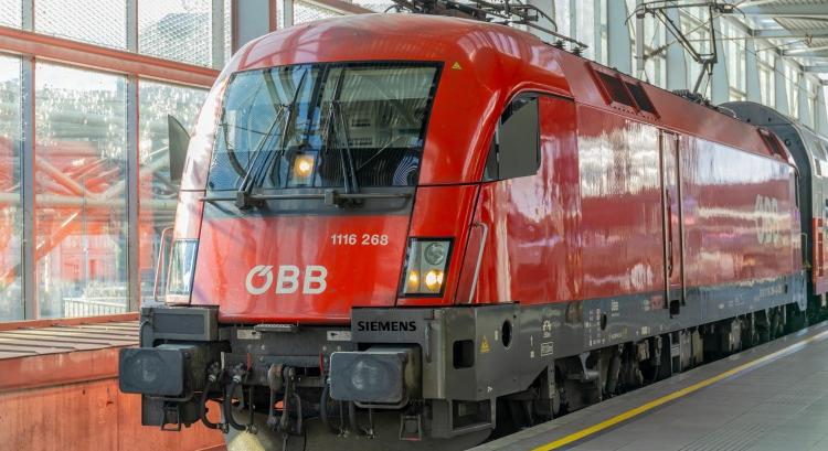 Három óráról negyvenegy percre csökkent a vasúti menetidő