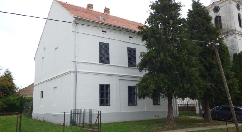 Műemlék felújítás és szabadidőpark kialakítása Szabáson