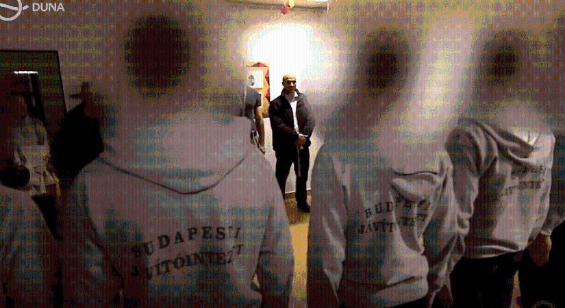 Eltüntették a köztévén futó Kékfény archívumából a Szőlő utcában forgatott epizódot