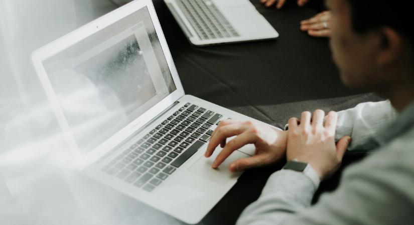 Heti hat nap munka reggel 9-től este 9-ig: a „996” egyre népszerűbb az USA-ban