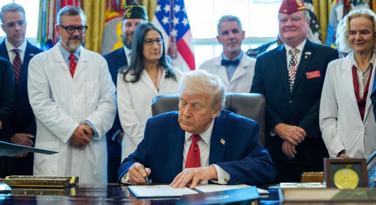 Döntött a kannabisz besorolásáról Donald Trump, évtizedek óta nem látott reform jön