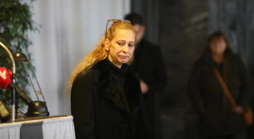 „Ne halogass szeretni” - remegő hangon búcsúzott a temetésen Kálloy Molnár Péter felesége