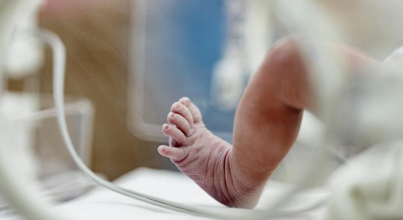 Nőni kezdett a kórházban hagyott újszülöttek száma, egy hónap alatt 150 ilyen esetre számítanak