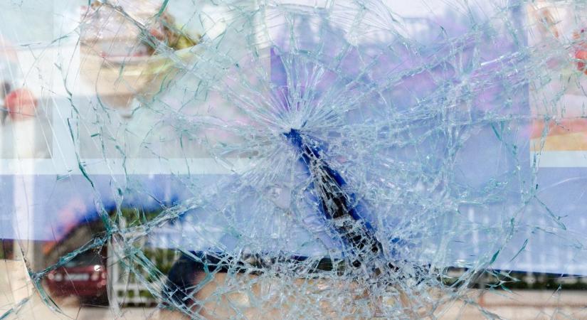 Árokba hajtott egy autó Ózdon