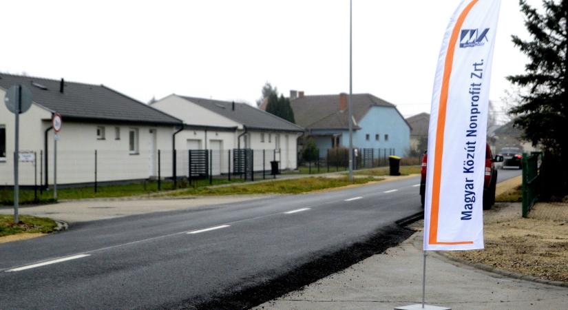 A Szigetközben vehetett birtokba felújított összekötő utat a forgalom