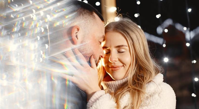 Hétvégi szerelmi horoszkóp – 2025. december 20-21.: Forró pillanatok jönnek a téli fagyban!