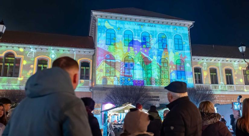 Gyerekrajzokkal festik át a sepsiszentgyörgyi színház épületét