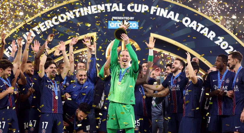 Rejtélyes kéztörést szenvedett a hős orosz PSG-kapus