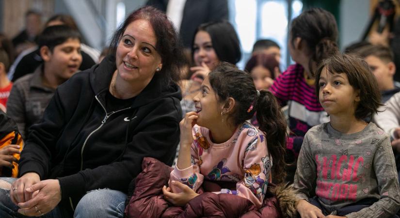 Fantasztikus bábelőadással hangolódhattak a téli szünetre a damjanichos diákok – fotók