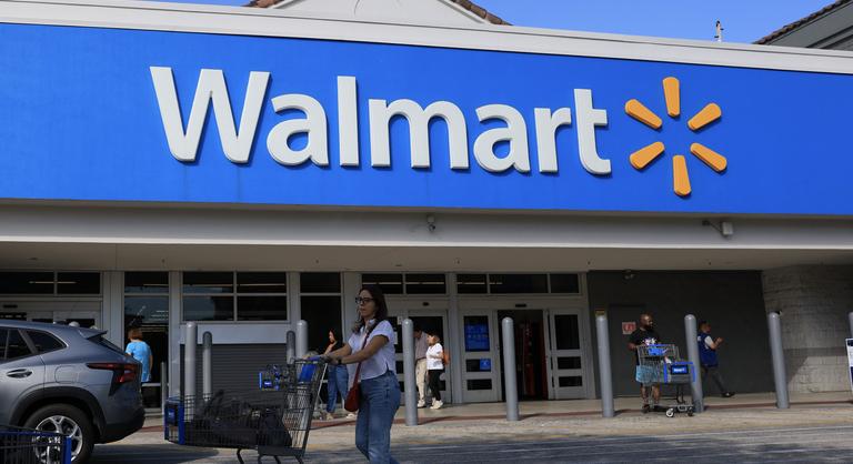 Borotvapengéket rejtett a kenyerekbe egy fiatal nő két áruházban