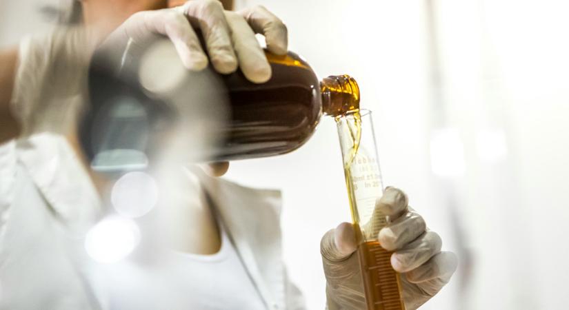 A szakadék szélén egyensúlyoz egy német kulcságazat, tízezrek munkája van veszélyben