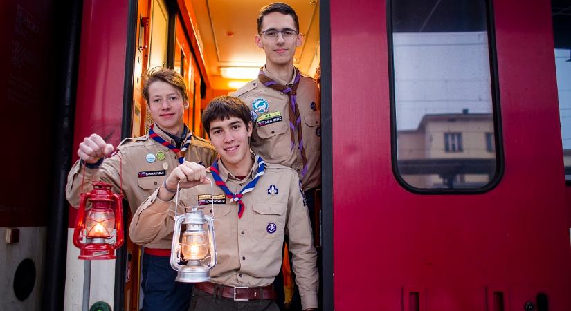 Szombaton indulnak útnak a betlehemi lángot szállító vonatok Szlovákia-szerte