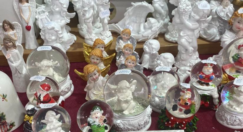 Olcsó és kedves: ezek a legnépszerűbb ajándékok idén a kecskeméti karácsonyi vásárban – fotók