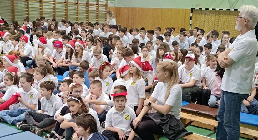 A negyedik gyertyát is meggyújtották a Vasváriban (galériával, videókkal)