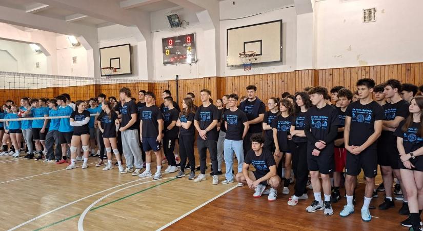 24 órás adventi röplabdamaraton a Selye János Gimnáziumban