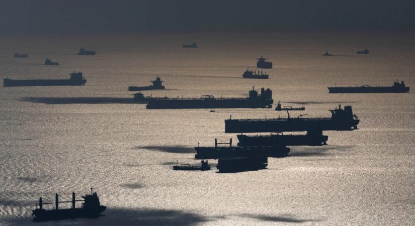 Orosz olajat szállító tartályhajók akadtak el Kína partjainál, mivel India csökkentette az importot