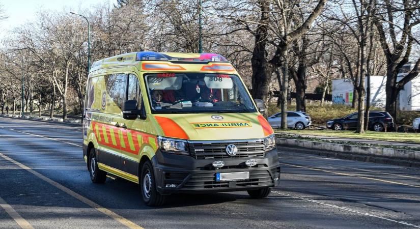 Gyalogost gázoltak Gyöngyösön - a mentőknek is akadt dolga