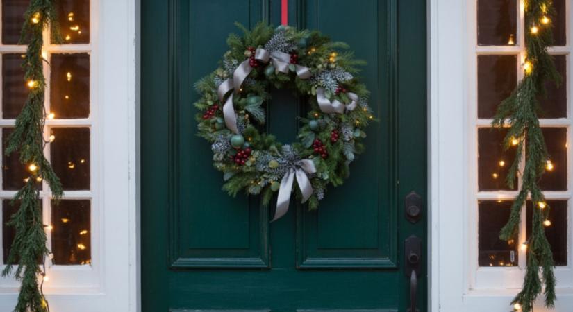 Ezért hat azonnal ünnepinek egy bejárat karácsonykor – az 5 részlet, amit sokan elrontanak