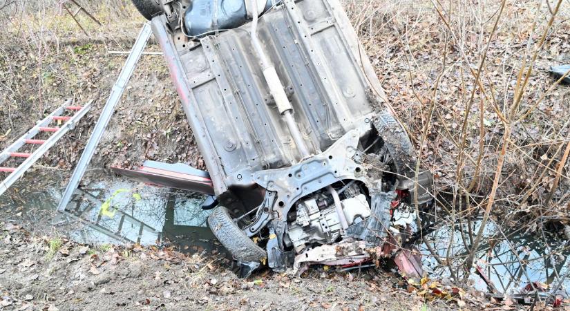 Kiderült, ki szenvedett balesetet Besenyszögnél – közben Tószegnél is árokba csúszott egy autó