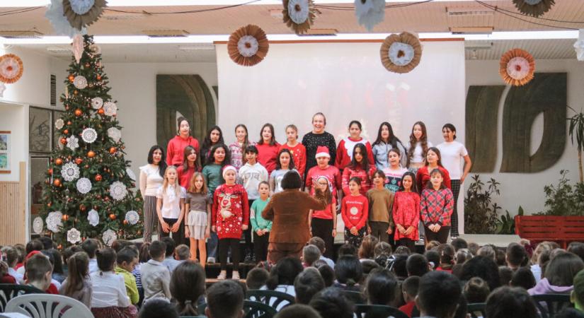 Karácsonyváró műsor az Árpád iskolában