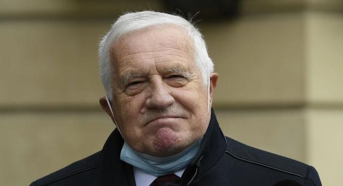 Václav Klaus volt cseh államfőre 10 ezer koronás bírságot róttak ki, mert nem viselt szájmaszkot