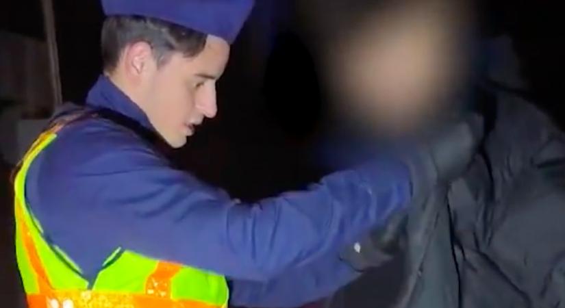 Belenéztek a 20 éves Máté hátizsákjába a zsaruk és megpecsételődött a sorsa