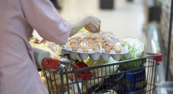 Ünnepi nyitvatartás: szenteste csak délig vásárolhatunk, de vízkeresztkor változás várható