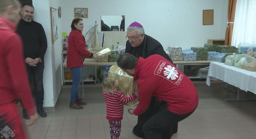 Ajándékok karácsonyra püspöki áldással